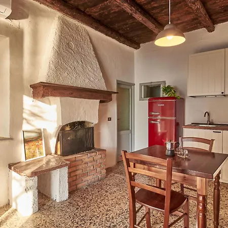 בית נופש Oro Del Lario By Interhome בלאנו