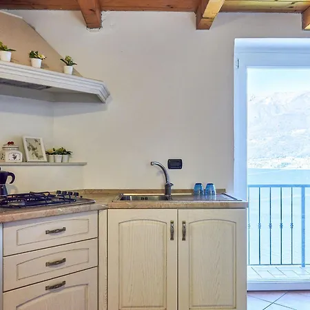 Oro Del Lario By Interhome בלאנו